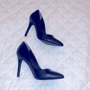 WORN ONCE Black Leather Pumps